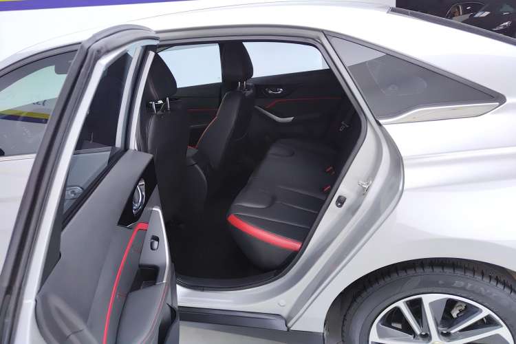 Used Venucia D60 2019 100 000 Honor 1.6L XL CVT Chenku Edition China VI Standard Left Rear Seat