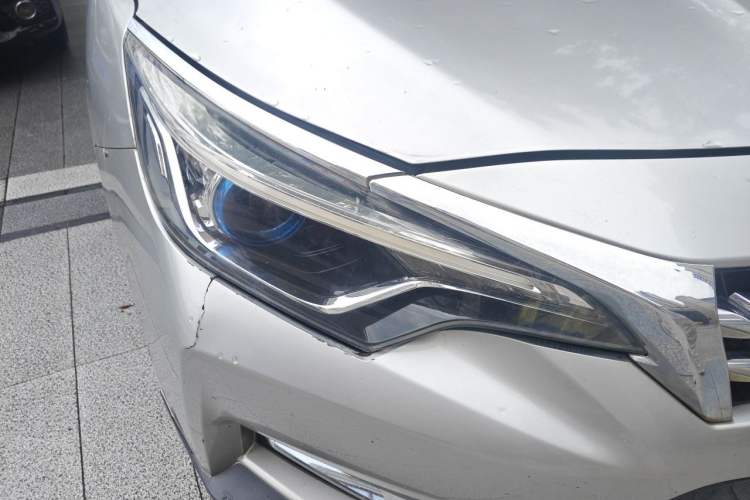 Used Venucia D60 2019 100 000 Honor 1.6L XL CVT Chenku Edition China VI Standard Right Front Headlight