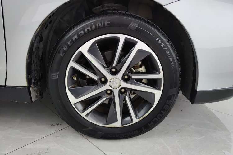 Used Venucia D60 2019 100 000 Honor 1.6L XL CVT Chenku Edition China VI Standard Right Front Wheel Hub