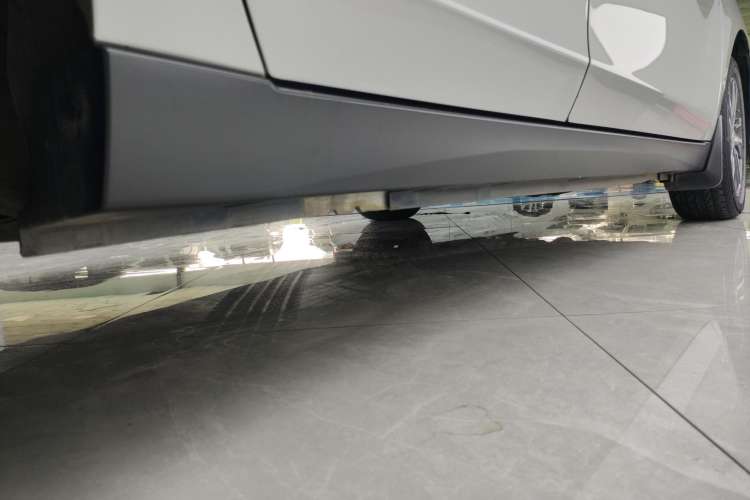 Used Venucia D60 2019 100 000 Honor 1.6L XL CVT Chenku Edition China VI Standard Right Side Sill