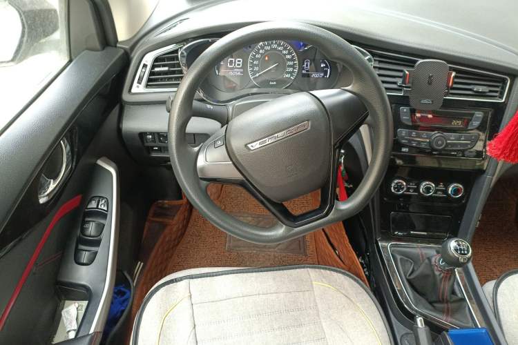 Used Venucia D60 2019 100 000 Glory 1.6L Entry Manual ChenShang Edition China VI Steering Wheel