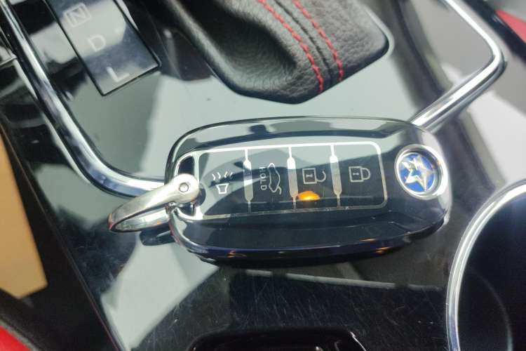Used Venucia D60 2019 100 000 Honor 1.6L XL CVT Chenku Edition China VI Standard Vehicle Key