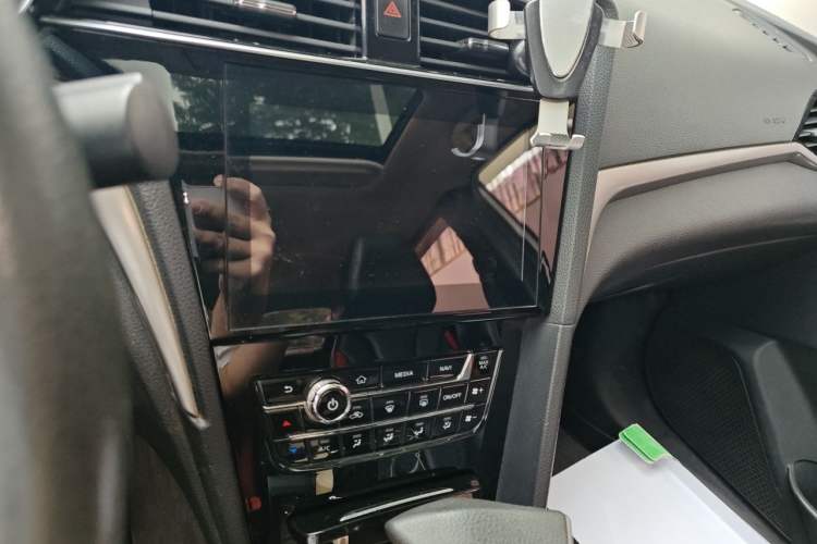 Used Venucia D60 2019 100 000 Honor 1.6L XL CVT Chenku Edition China VI Standard Audio And AC Panel
