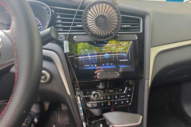 Used Venucia D60 2019 100 000 Honor 1.6L XL CVT Chenku Edition China VI Standard Audio And AC Panel