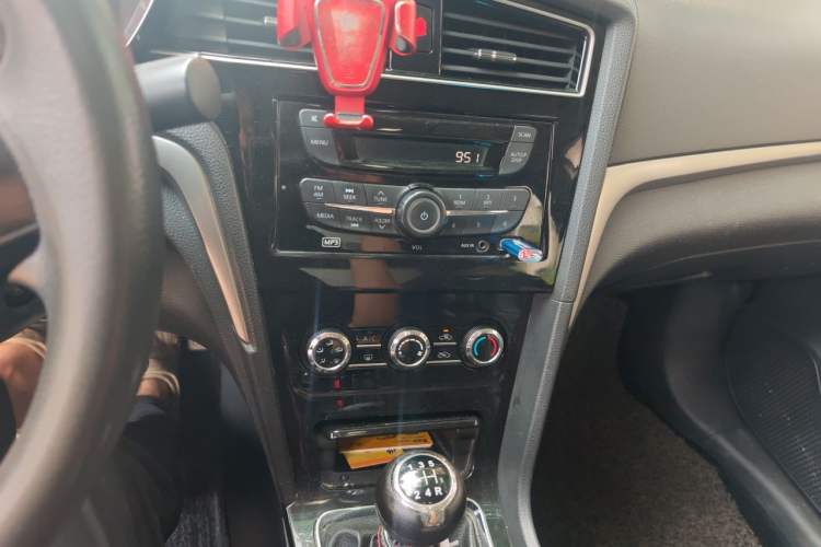 Used Venucia D60 2019 100 000 Glory 1.6L Entry Manual ChenShang Edition China VI Audio And AC Panel