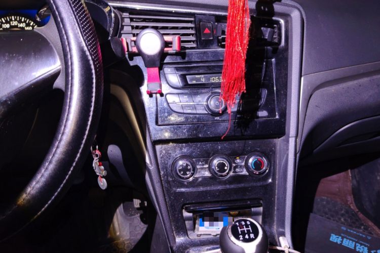 Used Venucia D60 2019 1.6L Entry Manual Fashion Edition Audio And AC Panel