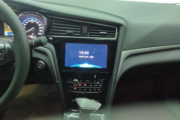 Used Venucia D60 2019 100 000 Honor 1.6L XL CVT Chenku Edition China VI Standard Audio And AC Panel
