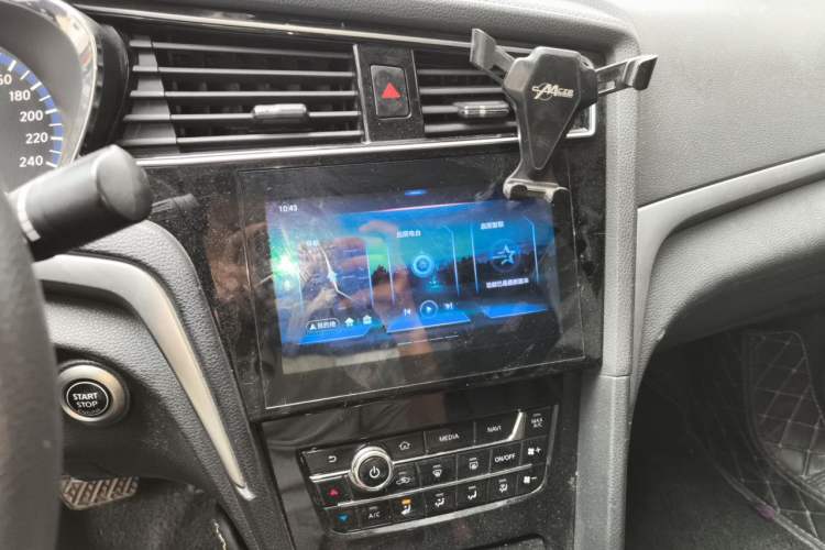 Used Venucia D60 2019 100 000 Honor 1.6L XL CVT Chenku Edition China VI Standard Audio And AC Panel