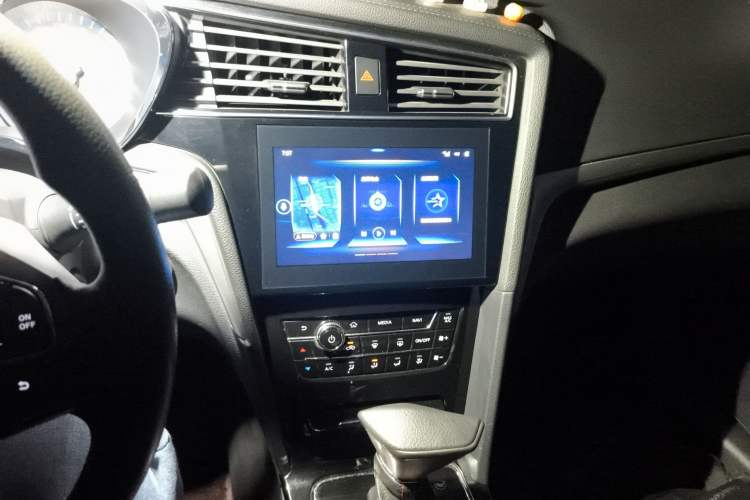 Used Venucia D60 2019 1.6L XL CVT Smart Connect Elite Edition Audio And AC Panel