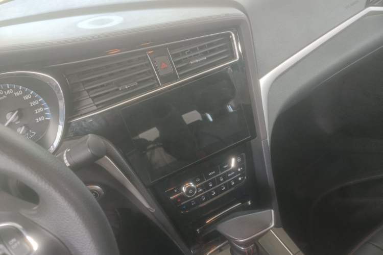 Used Venucia D60 2019 100 000 Honor 1.6L XL CVT Chenku Edition China VI Standard Audio And AC Panel