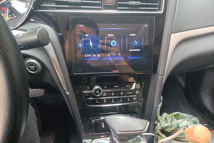 Used Venucia D60 2019 1.6L XV CVT Smart Connect Luxury Edition Audio And AC Panel