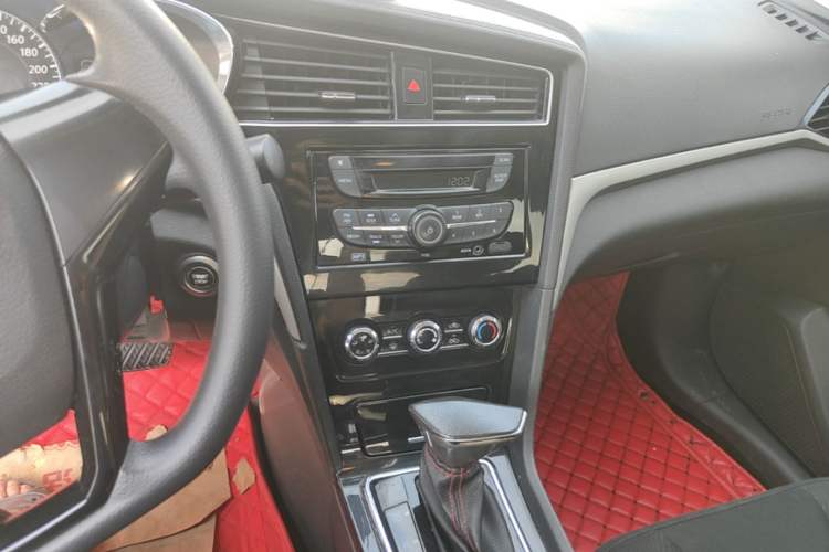Used Venucia D60 2019 1.6L XE CVT Comfort Edition Audio And AC Panel