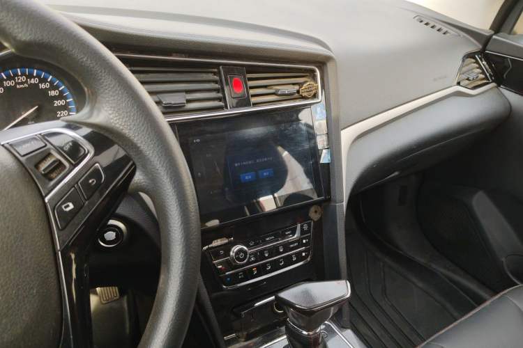 Used Venucia D60 2019 1.6L XL CVT Smart Connect Elite Edition Audio And AC Panel