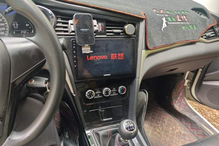 Used Venucia D60 2019 100 000-Yuan Glory 1.6L Entry Manual ChenShang Edition China V Standard Audio And AC Panel