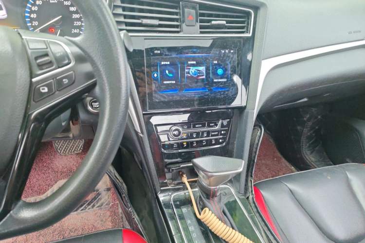 Used Venucia D60 2019 1.6L XL CVT Smart Connect Elite Edition Audio And AC Panel
