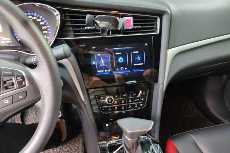 Used Venucia D60 2019 100 000 Honor 1.6L XL CVT Chenku Edition China VI Standard Audio And AC Panel