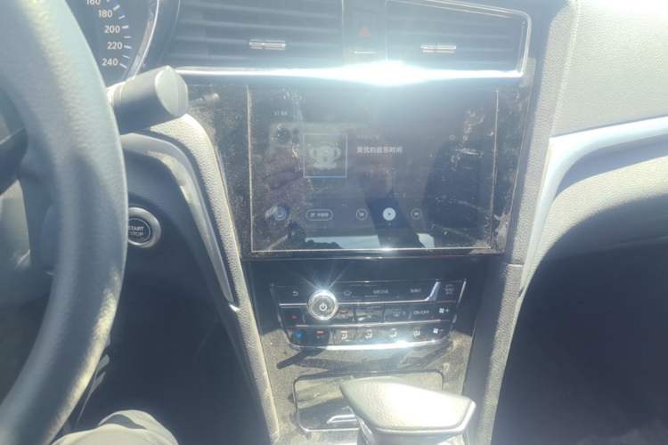 Used Venucia D60 2019 100 000 Honor 1.6L XL CVT Chenku Edition China VI Standard Audio And AC Panel