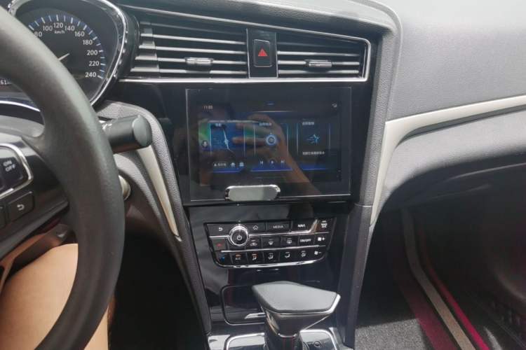 Used Venucia D60 2019 100 000 Honor 1.6L XL CVT Chenku Edition China VI Standard Audio And AC Panel