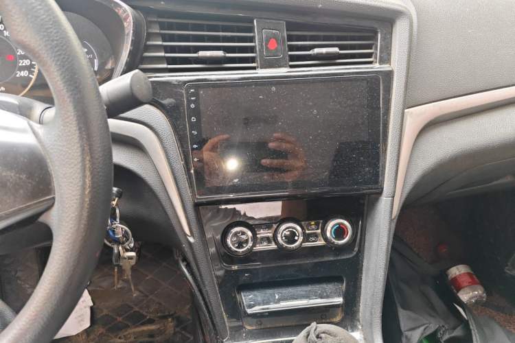 Used Venucia D60 2019 100 000-Yuan Glory 1.6L Entry Manual ChenShang Edition China V Standard Audio And AC Panel