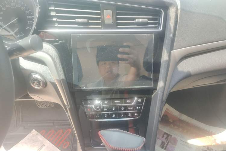 Used Venucia D60 2019 100 000 Honor 1.6L XL CVT Chenku Edition China VI Standard Audio And AC Panel