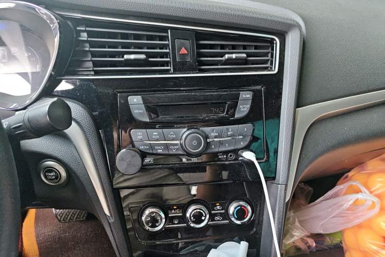 Used Venucia D60 2019 1.6L XE CVT Comfort Edition Audio And AC Panel