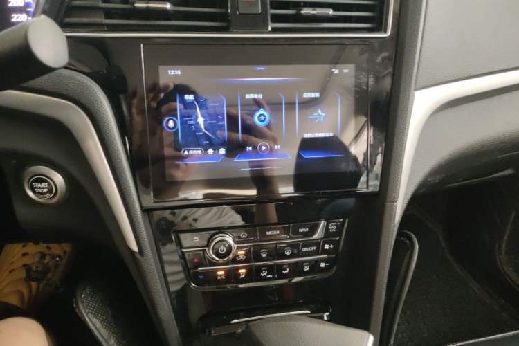 Used Venucia D60 2019 1.6L XL CVT Smart Connect Elite Edition Audio And AC Panel