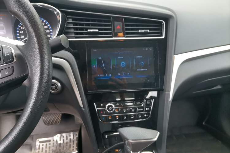 Used Venucia D60 2019 1.6L XL CVT Smart Connect Elite Edition Audio And AC Panel