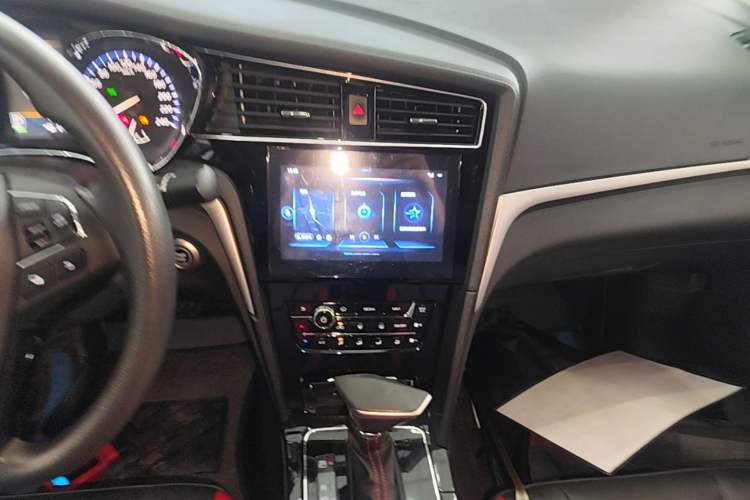 Used Venucia D60 2019 1.6L XL CVT Smart Connect Elite Edition Audio And AC Panel