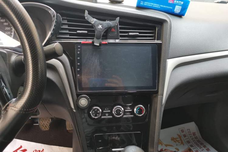 Used Venucia D60 2019 1.6L Entry Manual Fashion Edition Audio And AC Panel