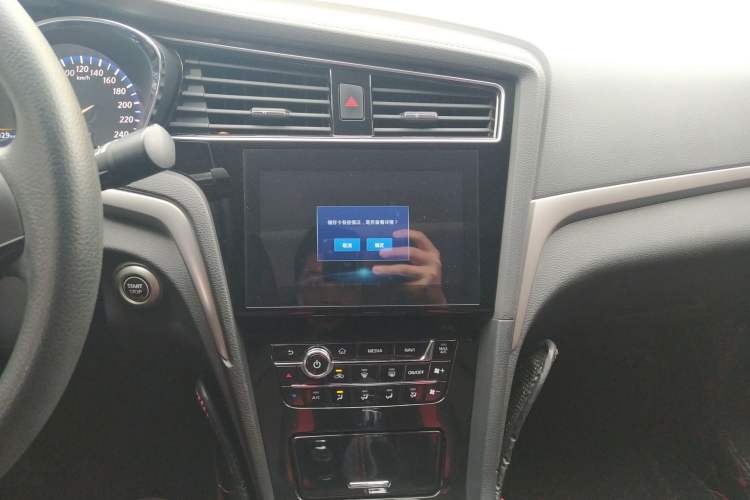 Used Venucia D60 2019 1.6L XL Manual SmartConnect Elite Edition Audio And AC Panel