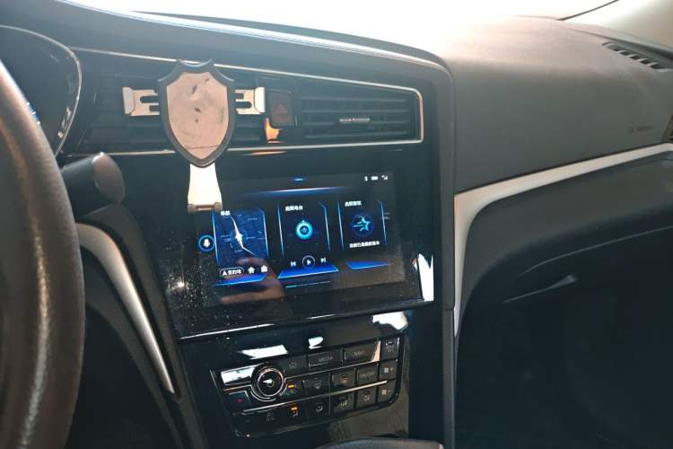 Used Venucia D60 2019 1.6L XL CVT Smart Connect Elite Edition Audio And AC Panel