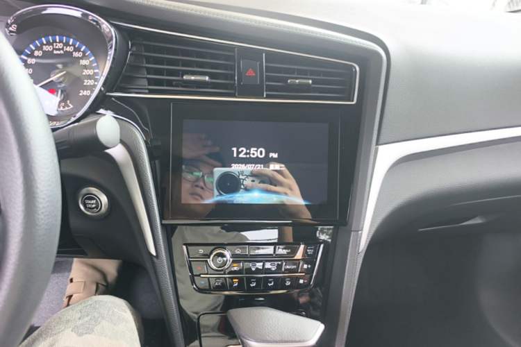 Used Venucia D60 2019 1.6L XL CVT Smart Connect Elite Edition Audio And AC Panel