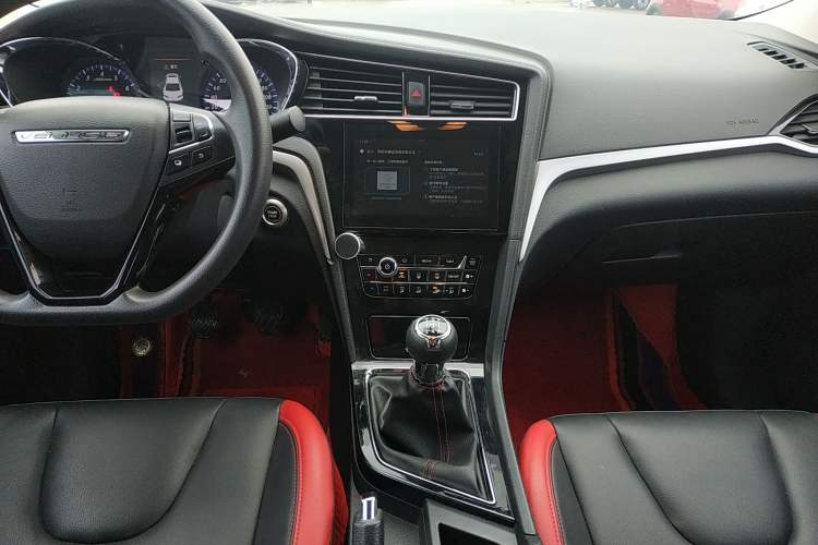 Used Venucia D60 2019 100 000 Glory 1.6L XL Manual Chenku Edition China VI Audio And AC Panel