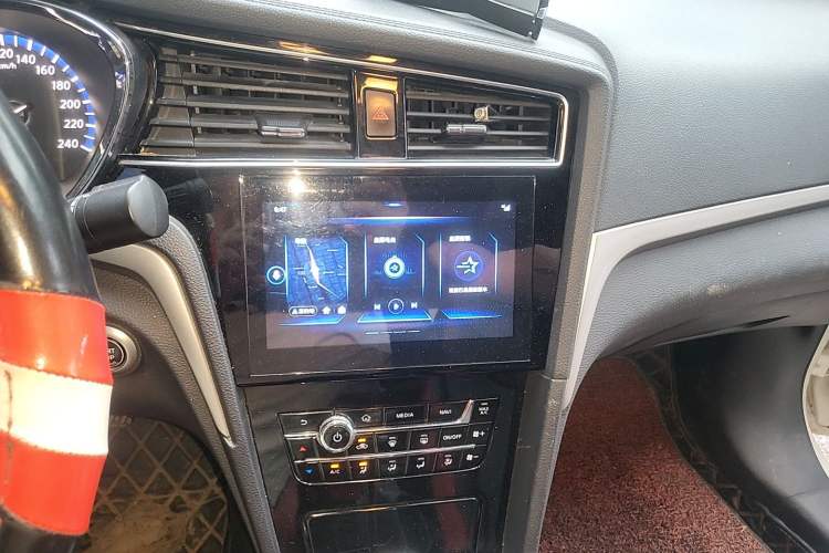 Used Venucia D60 2019 100 000 Glory 1.6L XL Manual Chenku Edition China VI Audio And AC Panel
