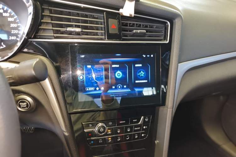 Used Venucia D60 2019 1.6L XL Manual SmartConnect Elite Edition Audio And AC Panel