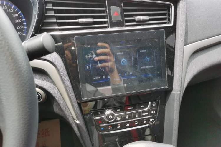 Used Venucia D60 2019 100 000 Honor 1.6L XL CVT Chenku Edition China VI Standard Audio And AC Panel