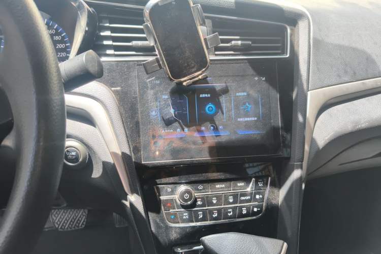 Used Venucia D60 2019 100 000 Honor 1.6L XL CVT Chenku Edition China VI Standard Audio And AC Panel