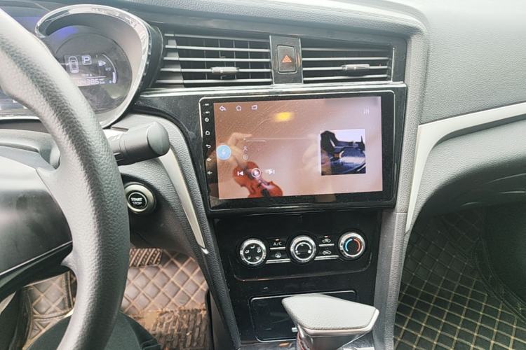 Used Venucia D60 2019 1.6L XE CVT Comfort Edition Audio And AC Panel