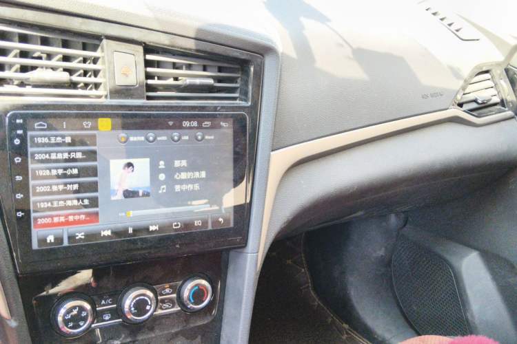 Used Venucia D60 2019 1.6L Entry Manual Fashion Edition Audio And AC Panel