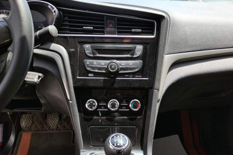 Used Venucia D60 2019 100 000 Glory 1.6L Entry Manual ChenShang Edition China VI Audio And AC Panel