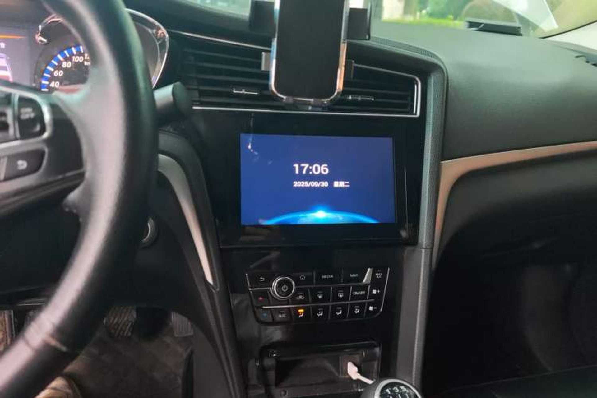 Used Venucia D60 2019 1.6L XL Manual SmartConnect Elite Edition Audio And AC Panel