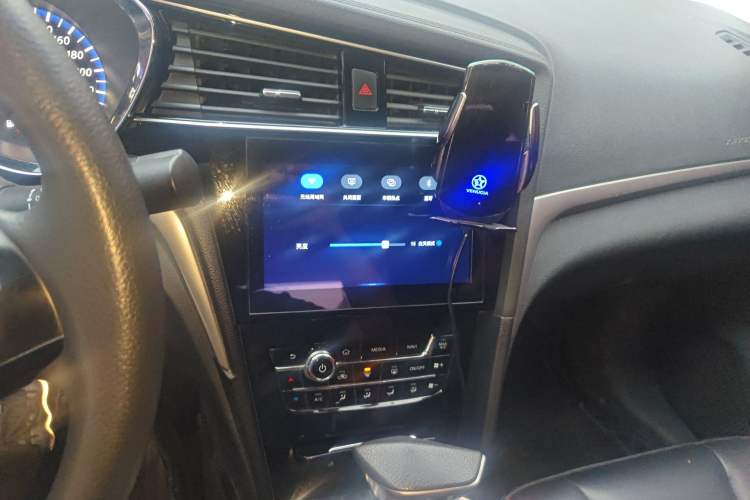 Used Venucia D60 2019 1.6L XL CVT Smart Connect Elite Edition Audio And AC Panel