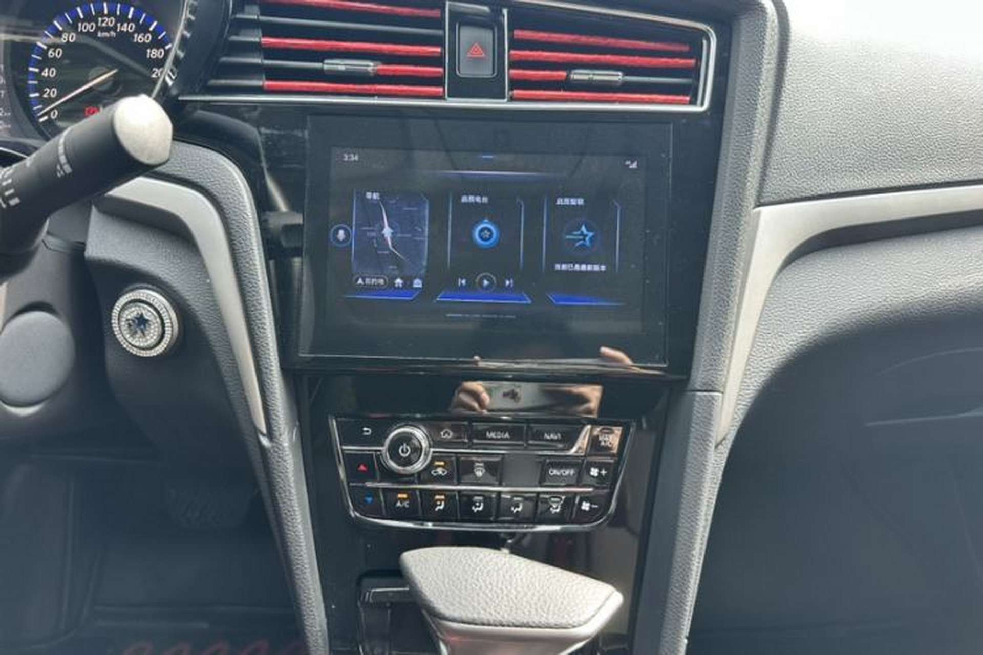 Used Venucia D60 2019 1.6L XL CVT Smart Connect Elite Edition Audio And AC Panel