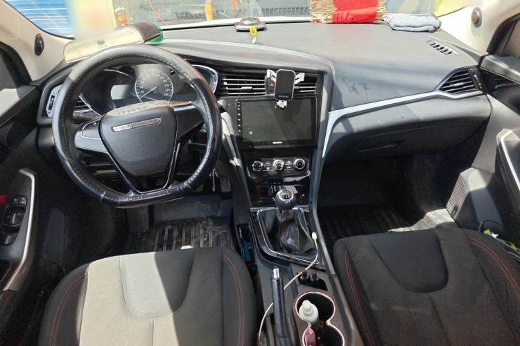 Used Venucia D60 2019 100 000 Glory 1.6L Entry Manual ChenShang Edition China VI Center Console