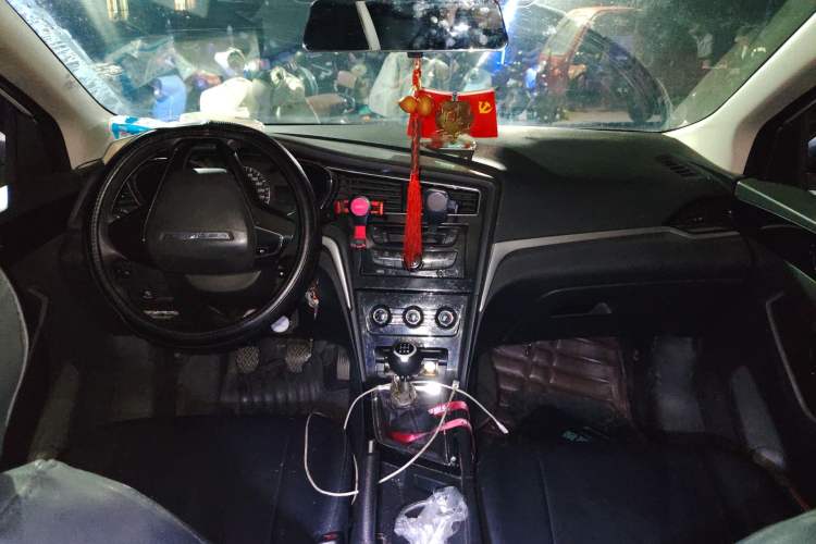 Used Venucia D60 2019 1.6L Entry Manual Fashion Edition Center Console