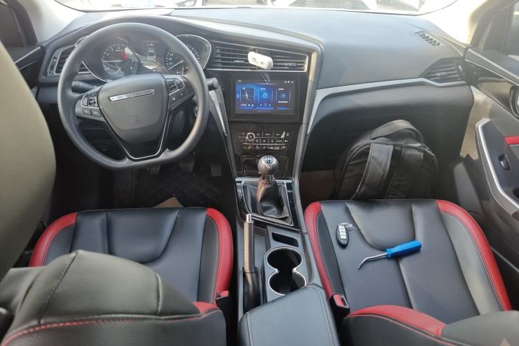 Used Venucia D60 2019 100 000 Glory 1.6L XL Manual Chenku Edition China VI Center Console