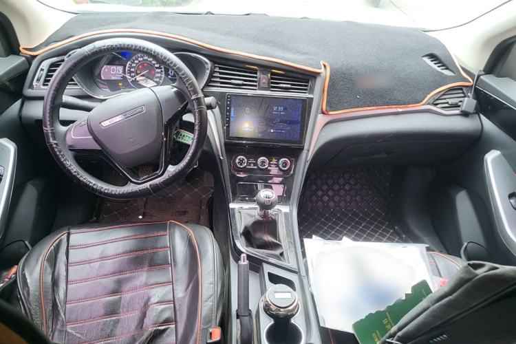 Used Venucia D60 2019 100 000-Yuan Glory 1.6L XE Manual – Chenxiang Edition China VI Center Console