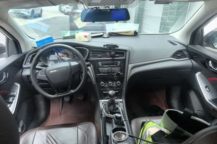 Used Venucia D60 2019 1.6L XE Manual Comfort Edition Center Console