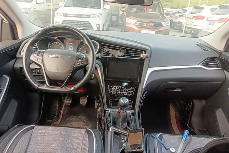 Used Venucia D60 2019 100 000 Glory 1.6L XL Manual Chenku Edition China VI Center Console