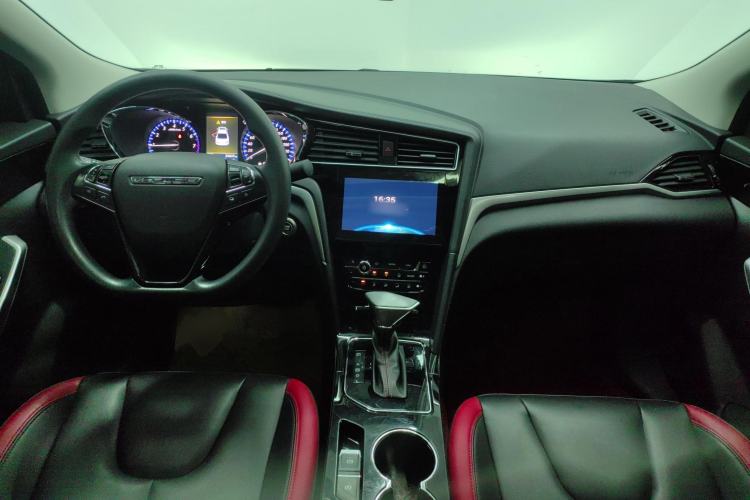 Used Venucia D60 2019 100 000 Honor 1.6L XL CVT Chenku Edition China VI Standard Center Console